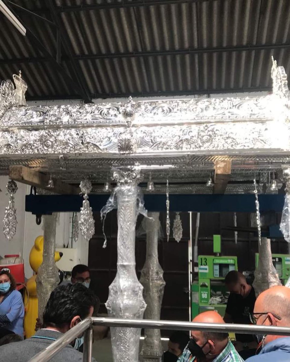 El Taller cordobés "Herpoplat" restaura la carreta de la Hermandad del Rocío de Moguer (Huelva).