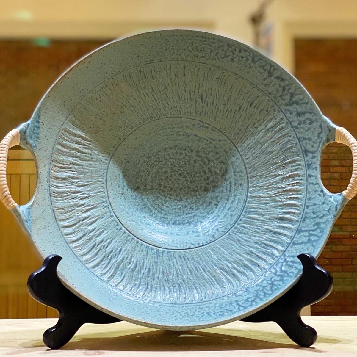 ArtBlackhawk's tweet photo. Looking for a perfect gift ideas?
Today stop by at 3416 Blackhawk Plaza Circle Danville, Ca
Akio Aochi #pottery #artist will be in the gallery from 11am-3pm
Don’t miss him!
More info about our gallery at https://t.co/sy3M7VGRoP
#art #blackhawkgallery #danvilleca #bayarea #gifts https://t.co/px1bmSldxT