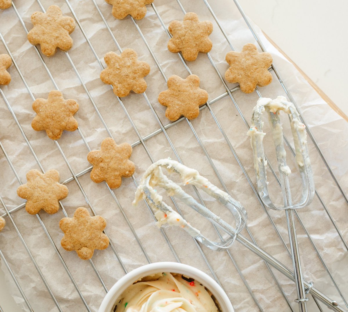 Today’s blogpost is a serious throwback! 😋 Remember eating those delicious dunkaroos on the playground with all your besties?! Well, today on the blog Kaitlyn Dickie is sharing her Vegan homemade dunkaroos recipe! Take it away Kaitlyn: 
jillianharris.com/vegan-homemade…
