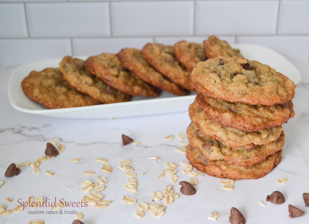 Splendid_Sweets's tweet image. Chocolate Chip oatmeal cookies