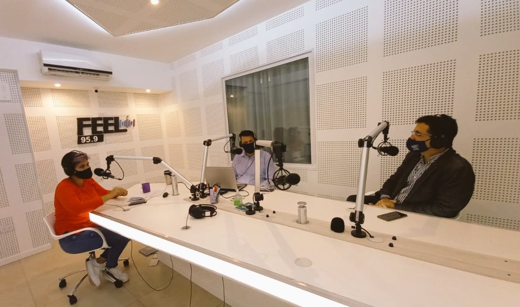 RadioFeel959's tweet photo. La visita del ministro @gabiyedlin a #PermitimeDudar con Cecy Sosa y Ema Gall. 

Gracias por venir 🙏 https://t.co/0qOmM7aa1X