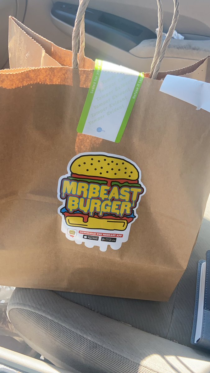 Matt21169's tweet photo. Got to deliver a @MrBeast meal today!!! It’s my honor. https://t.co/U5SIs9DUyg