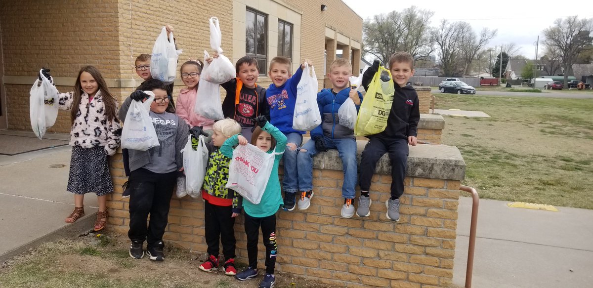 Picking up trash! <a href="/usd303/">USD 303 - Ness City</a> #EarthDay #Kindergarten