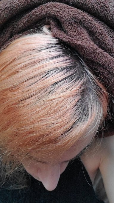 I'm sad I keep losing the pink dye from my hair. It's not even staying more than 2 days https://t.co