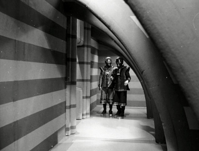 19/ The Corridors incorporated more of Sharp's favoured horizontal stripes design. One end of the corridor sometimes included CSO drapes for model extensions to corridor to be inlaid. The set had two staircases, one had a stained-glass window/secret door.