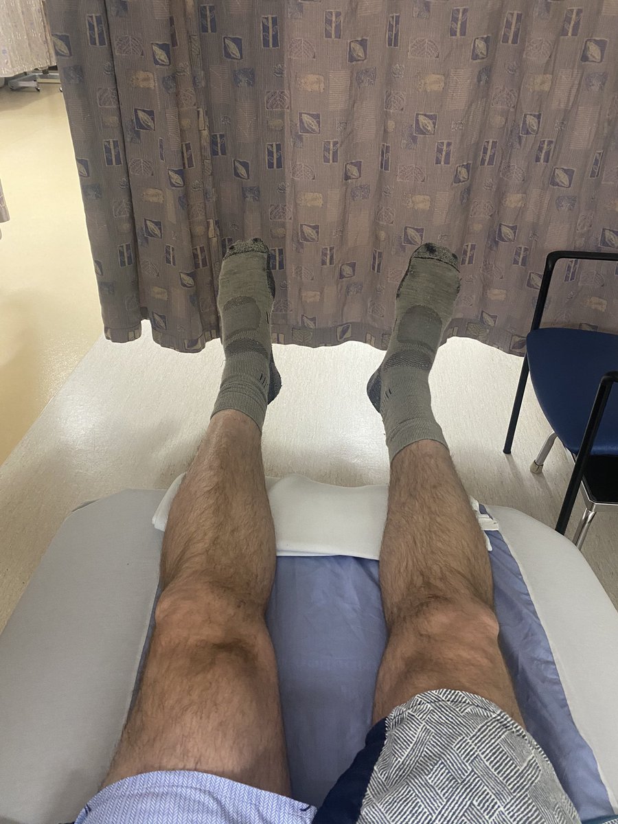 JustinHubert's tweet image. I guess I should have ordered the large bed?

#BigManProblems