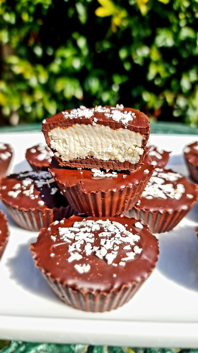 Coconut bounty cups 🥥🍫🤩🤤
#homemadefood #foodie #lowcarb #keto #coconut #homemadesnacks #sugarfree #darkchocolate #FetchYourBody2021 #healthyeats #cleaneating #snacktime #snacks #eatclean #healthysnacks #easyrecipes #healthyrecipes #bountybars #healthysweets #rawvegan #tasty