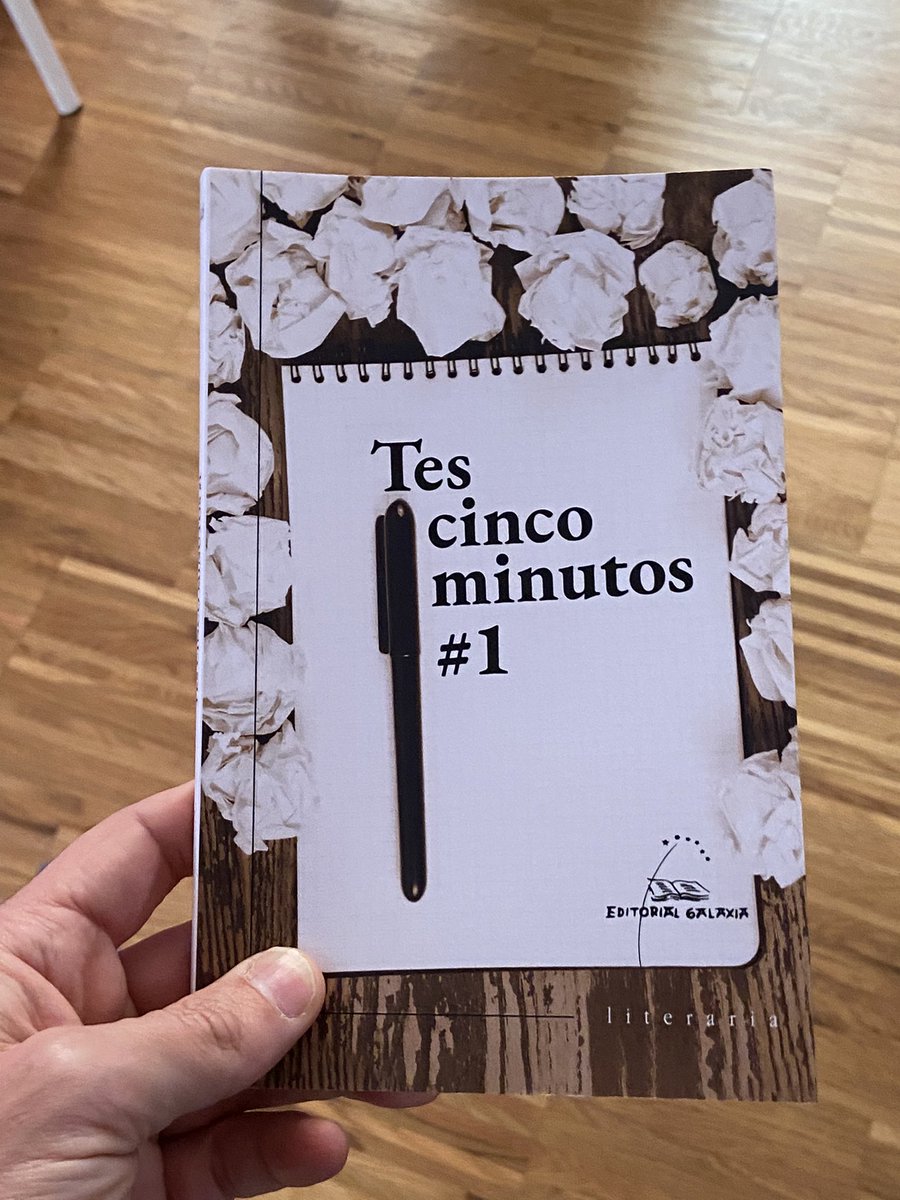 depo_es's tweet photo. As escritoras e escritores len emocionadxs as súas creacións nesta primeira escolma de textos xurdidos na @escoladeletras, pola que pasaron por agora 90 alumnos/as. As prazas para a nova convocatoria xa están esgotadas. https://t.co/U3LY1me0iJ