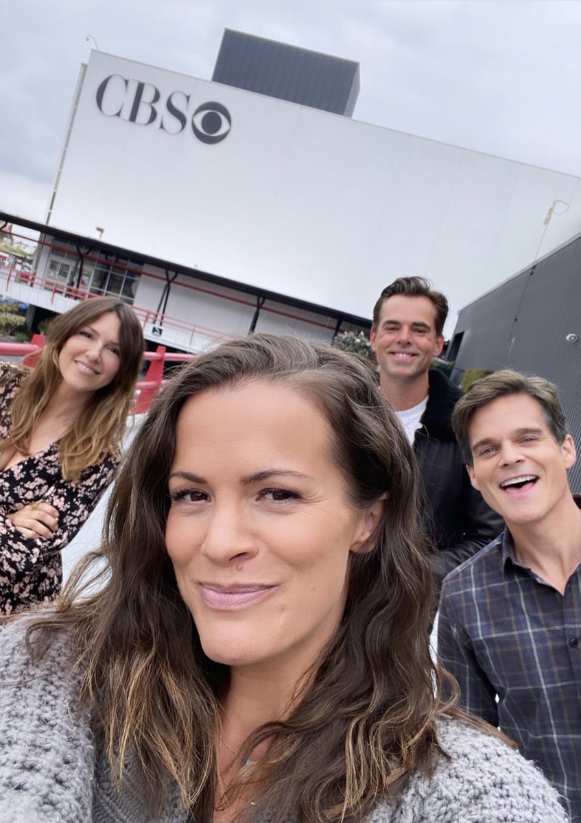 MClaireEgan's tweet photo. Happy Friday! Love these humans! #YR 🎭❤️
@Theehendrickson @gregrikaart @MyJasonThompson @YRInsider @YandR_CBS https://t.co/3tieOmbj5L