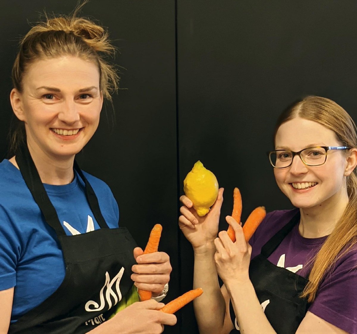 MARTTOJEN LIVE LA KLO 15 RUOKAMESSUT NETISSÄ -TAPAHTUMASSA
Marttojen kotitalousasiantuntijat Tiia Koppanen ja Ringa Nenonen vinkkaavat kesän parhaat kasvisreseptinsä, jotka syntyvät myös grillissä klo 15 linkistä: facebook.com/Ruokamessutnet… <a href="/pkmartatry/">Pohjois-Karjalan Martat ry</a> <a href="/Marttaliitto/">Marttaliitto</a> <a href="/RingaNenonen/">Ringa Nenonen</a>