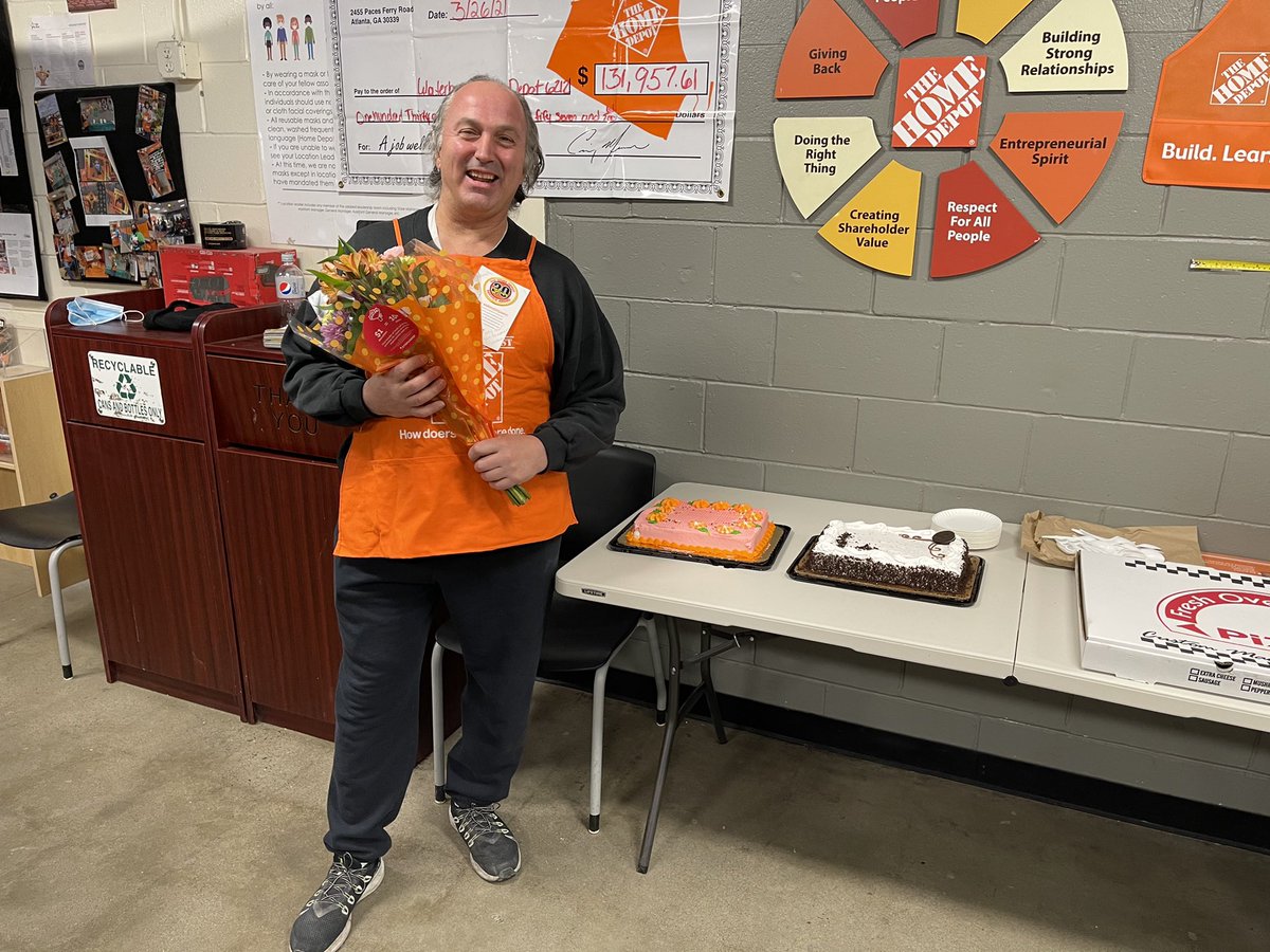 marissaDerosa3's tweet image. Whooooohoooooo! 👏👏👏👏👏👏30 years with this amazing company ! We are so happy and honored to have you on our team ! Congratulations DOMINIC on your many years of service it’s never a dull moment when your around ! #30yearsofservice