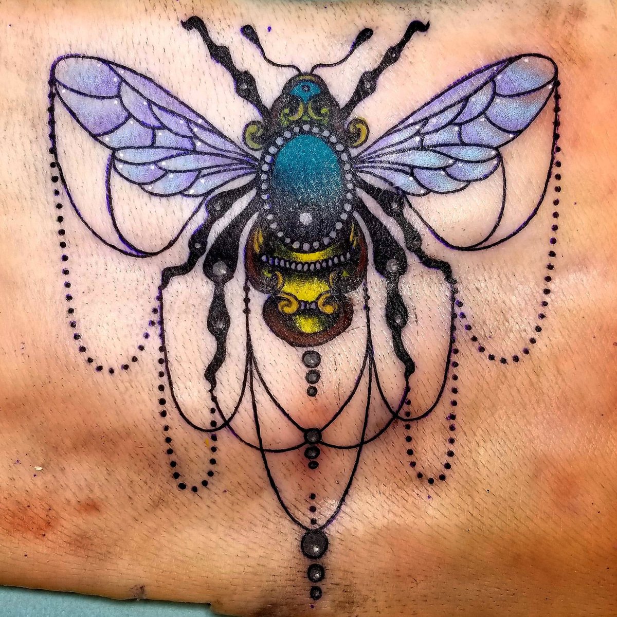 Bee-lieve in yourself 🐝

#tattooartist #tattoos #tattoo #ArtistOnTwitter #bumblebee #beetattoo