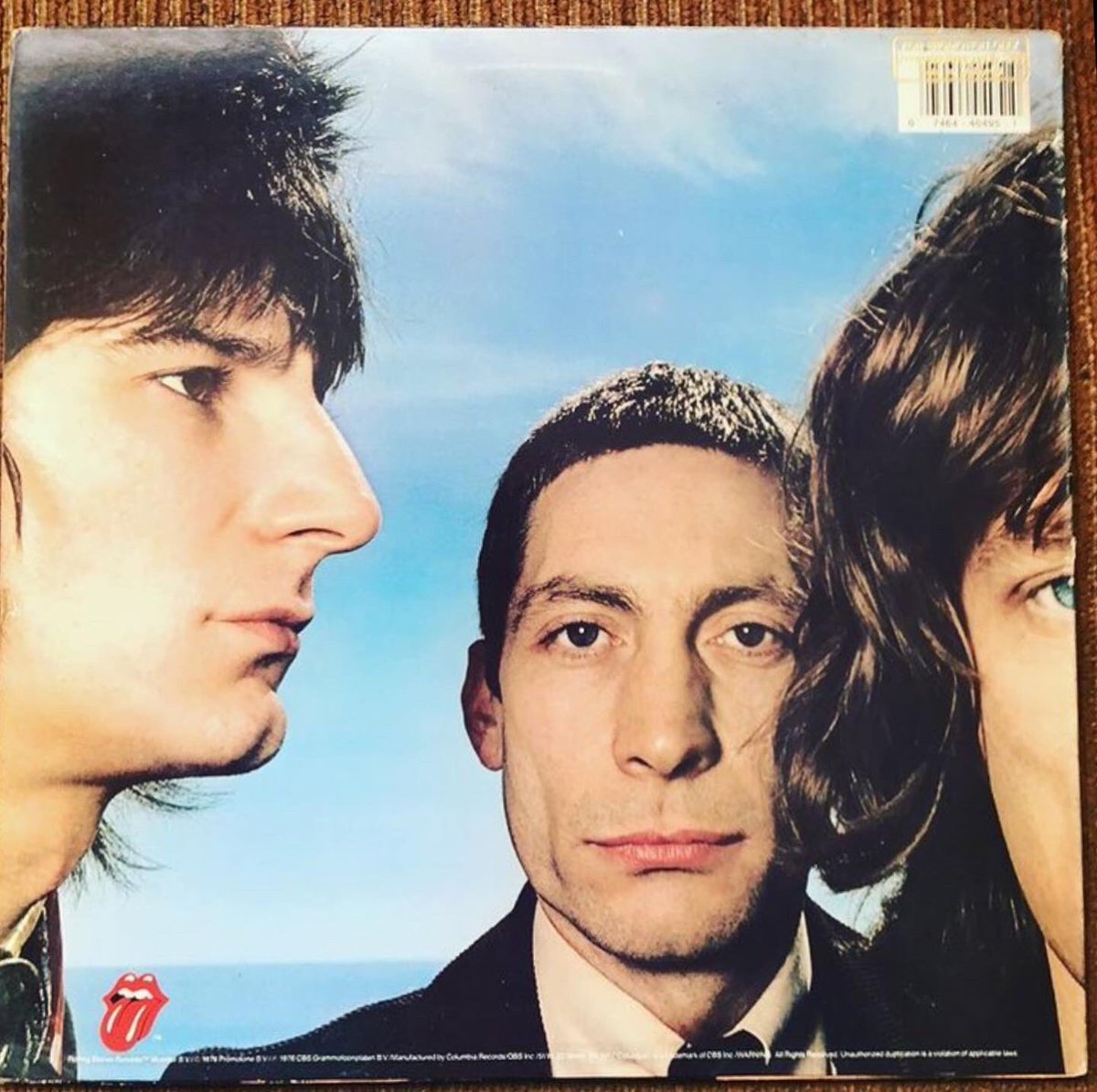WrEtcH_'s tweet image. #OnThisDay April 23, 1976 @RollingStones released their thirteenth studio album #BlackAndBlue.  The album charted at #2 on the @officialcharts and #1 on the @billboardcharts and is certified platinum.  The album contains the singles #FoolToCry and #HotStuff.