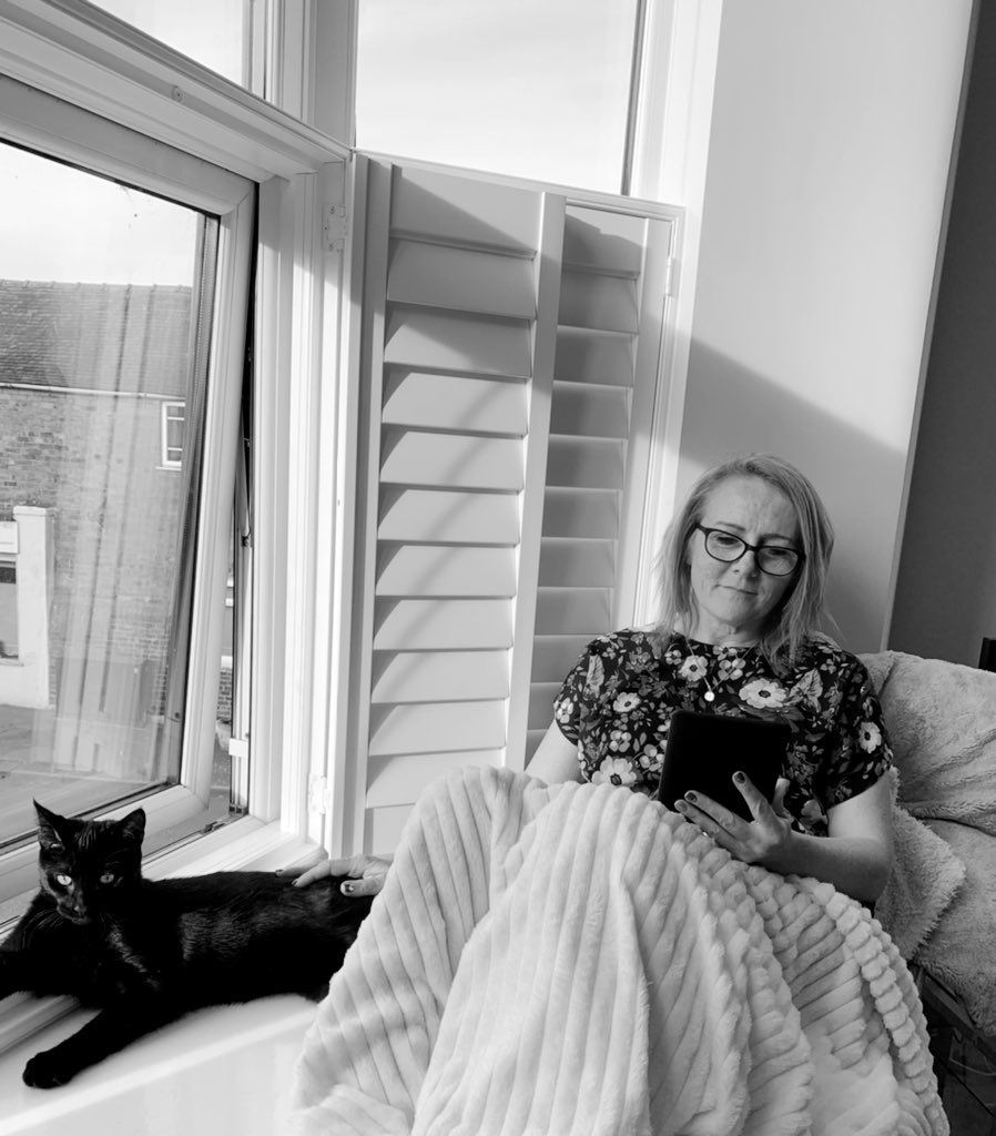 Loving #WorldBookNight2021 🌎📚🌙with Breezy 🐈‍⬛ this evening. A lovely friend gave me a Kindle today! Such an act of kindness. Thank you <a href="/MissKaurAHS/">Miss Kaur</a>. 💜 Starting #TheCows by <a href="/DawnOPorter/">Dawn O'Porter</a> tonight. 📚#readingforpleasure <a href="/AldersleyReadi2/">Aldersley Reading 📚</a>