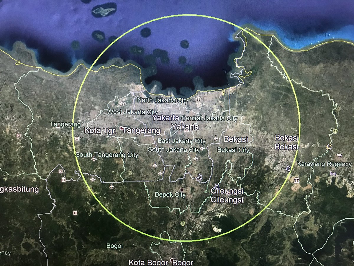 El area evidente donde se desplazan algunos buques militares (no todos ya que tienen AIS Off) y forman patrones de búsqueda es la de la imagen, que después se la compara en Yakarta, Kuala Lumpur, Buenos Aires, para tener relatividad con el mundo terrestre. Son 1650Nm2