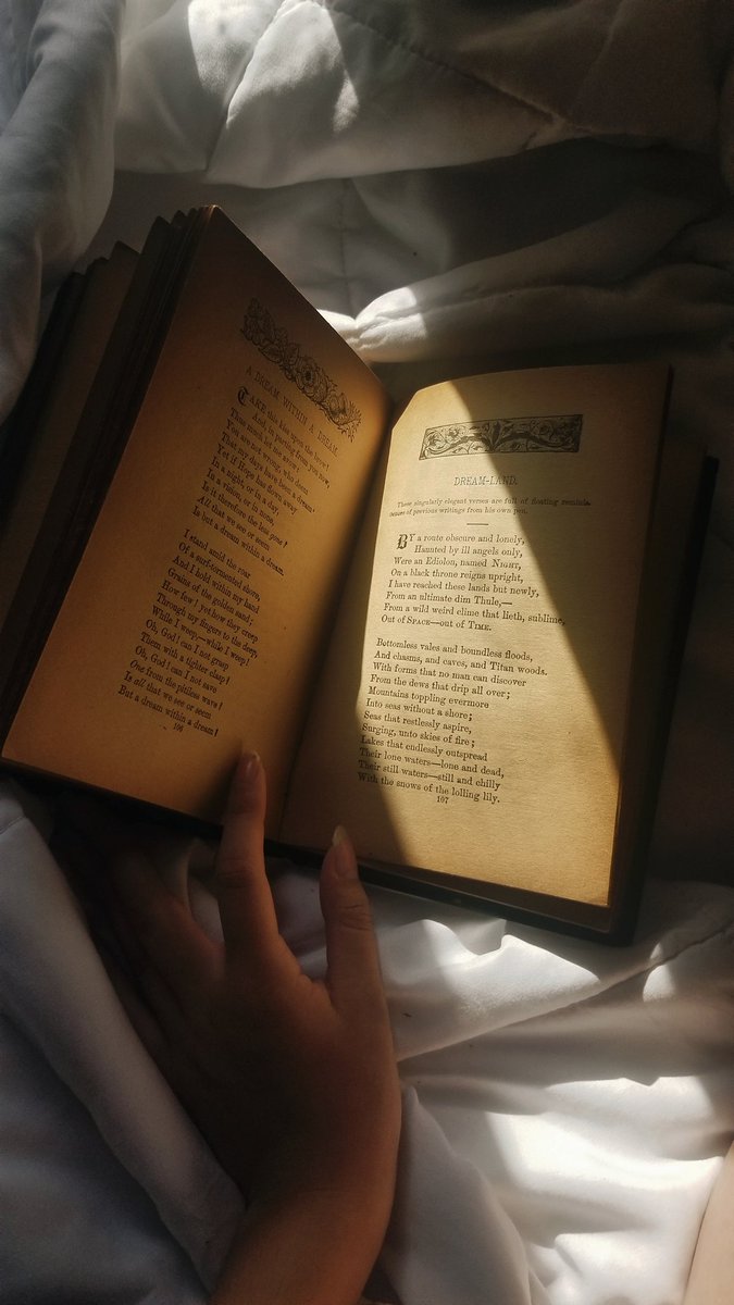 guille_pantoja's tweet photo. #DiaInternacionalDelLibro  ¿Qué libro me recomiendan leer? #elguillesv #kaoscreativo https://t.co/VaumeWXkgQ
