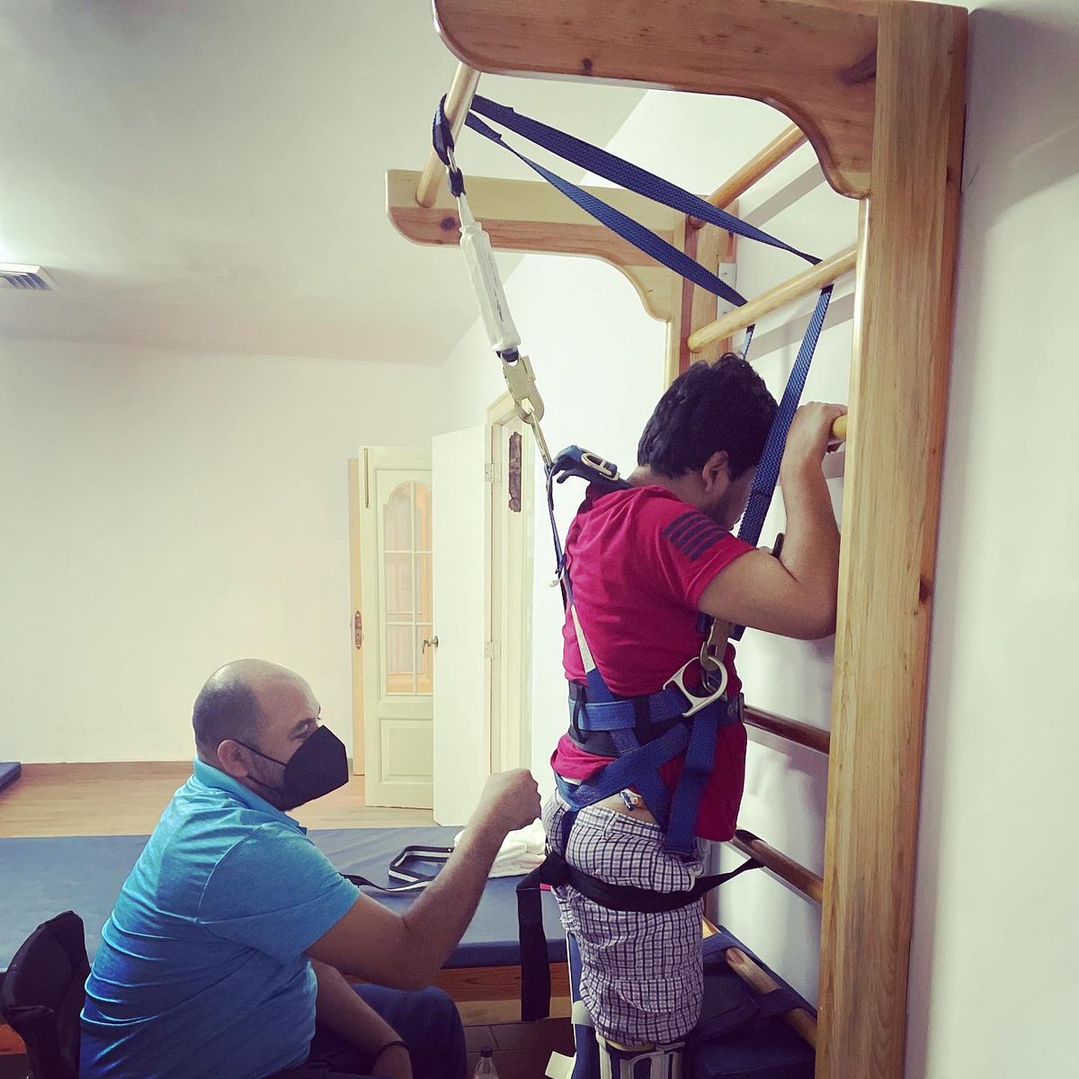 neuro_centro's tweet photo. La constancia en la Rehabilitación es esencial para la máxima recuperación funcional en un paciente con lesión medular #estimuladorepidural #celulasmadre #rehabilitación https://t.co/XN6wvsbYB6