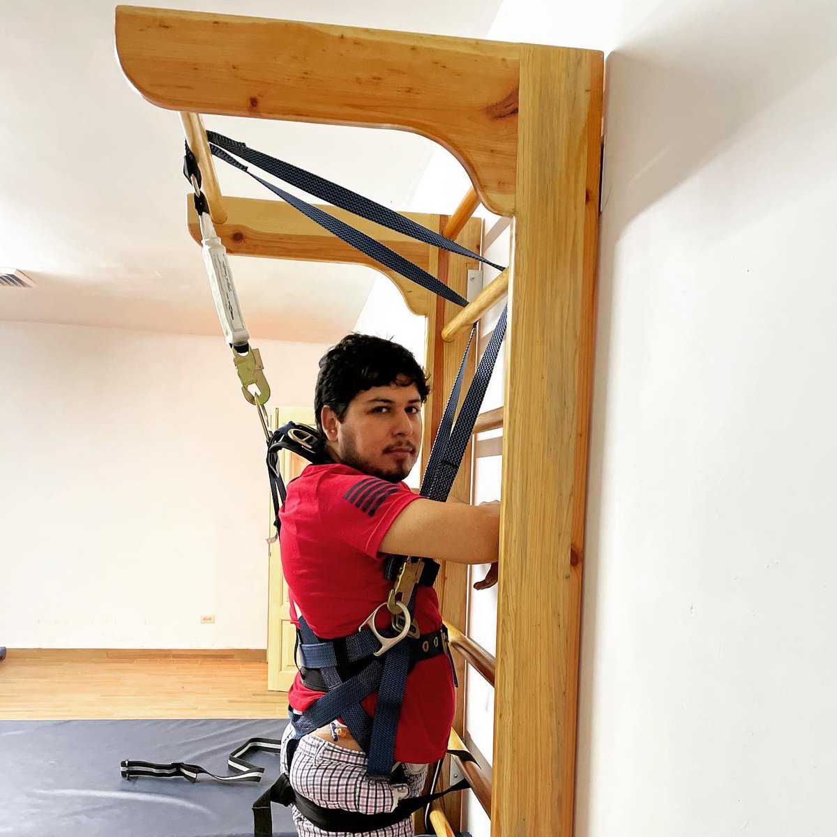 neuro_centro's tweet photo. La constancia en la Rehabilitación es esencial para la máxima recuperación funcional en un paciente con lesión medular #estimuladorepidural #celulasmadre #rehabilitación https://t.co/XN6wvsbYB6
