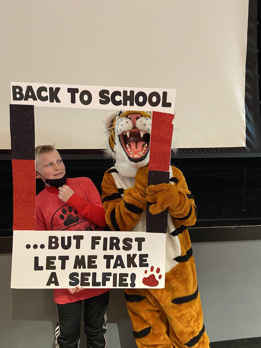 MrsCurran_CCMS's tweet photo. CCMS 5th grade transition day! I am so excited to welcome our new 6th grade students to the middle school!!
#CCMSROCKS #TigerLegacy @CCMSTigers https://t.co/uGowCesMIy