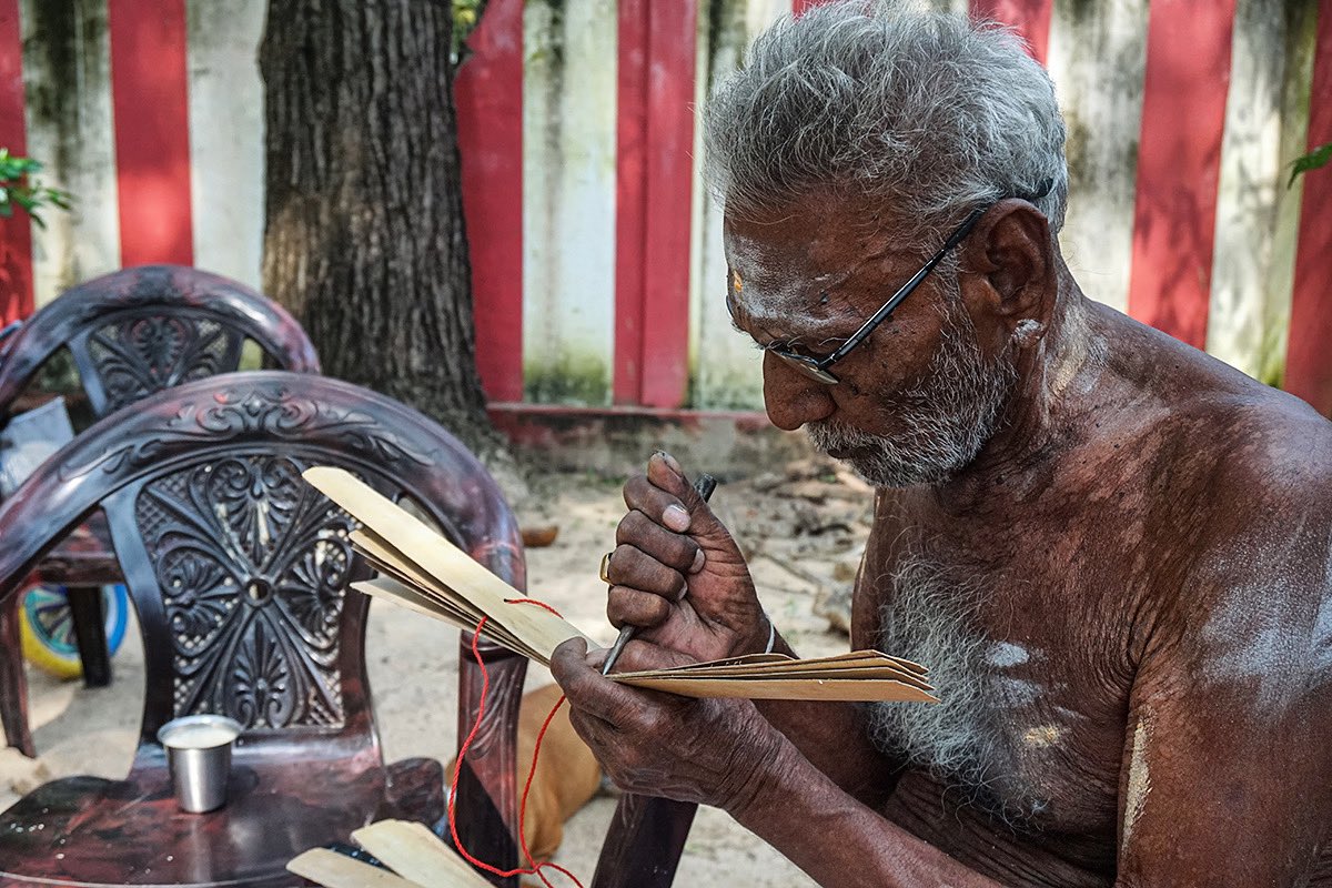 97,000. That’s the number of texts lost when the Sri Lankan state burnt the Jaffna Library. Among those were irreplaceable books, manuscripts and ancient palm leaf scripts. #jaffnapubliclibrary