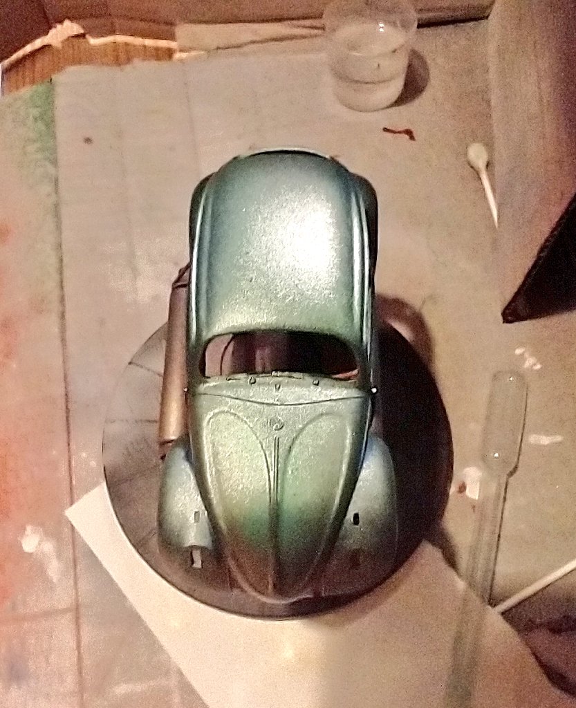 'Tis the Magic Beeptle Beetle, in all its iridescent glory. I don't actually have any iridescent paints; this is the product of an ungodly number of very thin coats of translucent paint interspersed with light dustings of chrome silver and gold flake paint. It's taken ages.