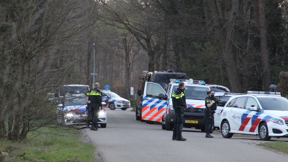 Arrestatieteam valt woning Lottum binnen..