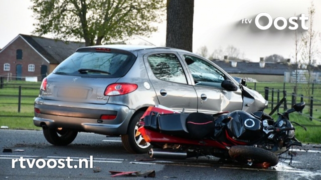 Ernstig ongeluk met motor en auto bij Den Ham, motorrijder ernstig gewond. #rtvoost.