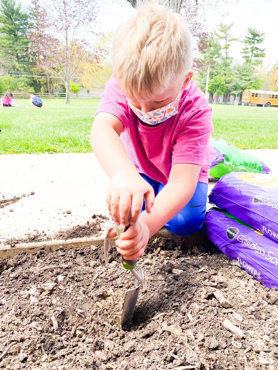 meggmoldsminds's tweet photo. We’re DIGGING into language arts &amp; science! We painted rocks &amp; planted a garden at school to make our school community more beautiful! #FirstGrade #EarthDay #ProjectBasedLearning #ItsWorthIt https://t.co/FzZ1Pwpm0t