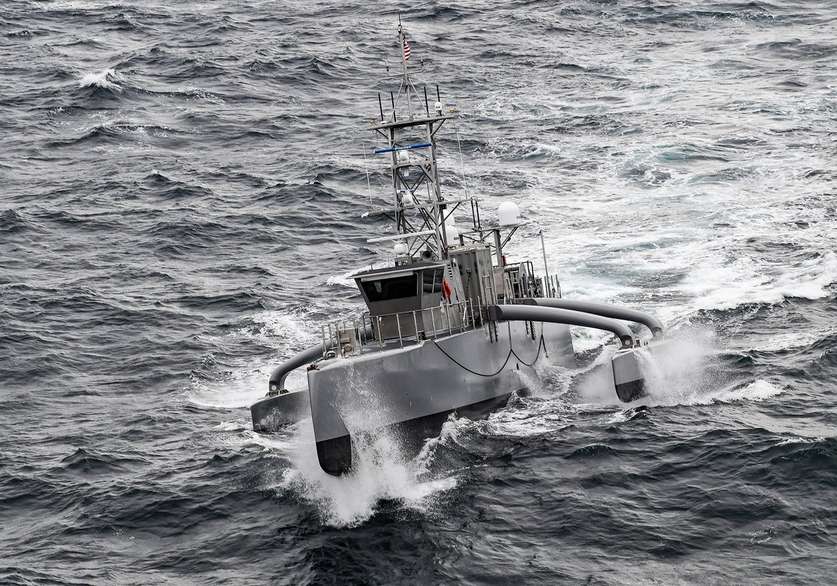 Haze gray and underway!🌊

A Seahawk medium displacement unmanned surface vessel sails with #USNavy guided-missile destroyer #USSFitzgerald and an MH-60R Sea Hawk from Helicopter Maritime Strike Squadron #HSM73 during @UXSIBP  21. #DDG62 #UxSIBP21