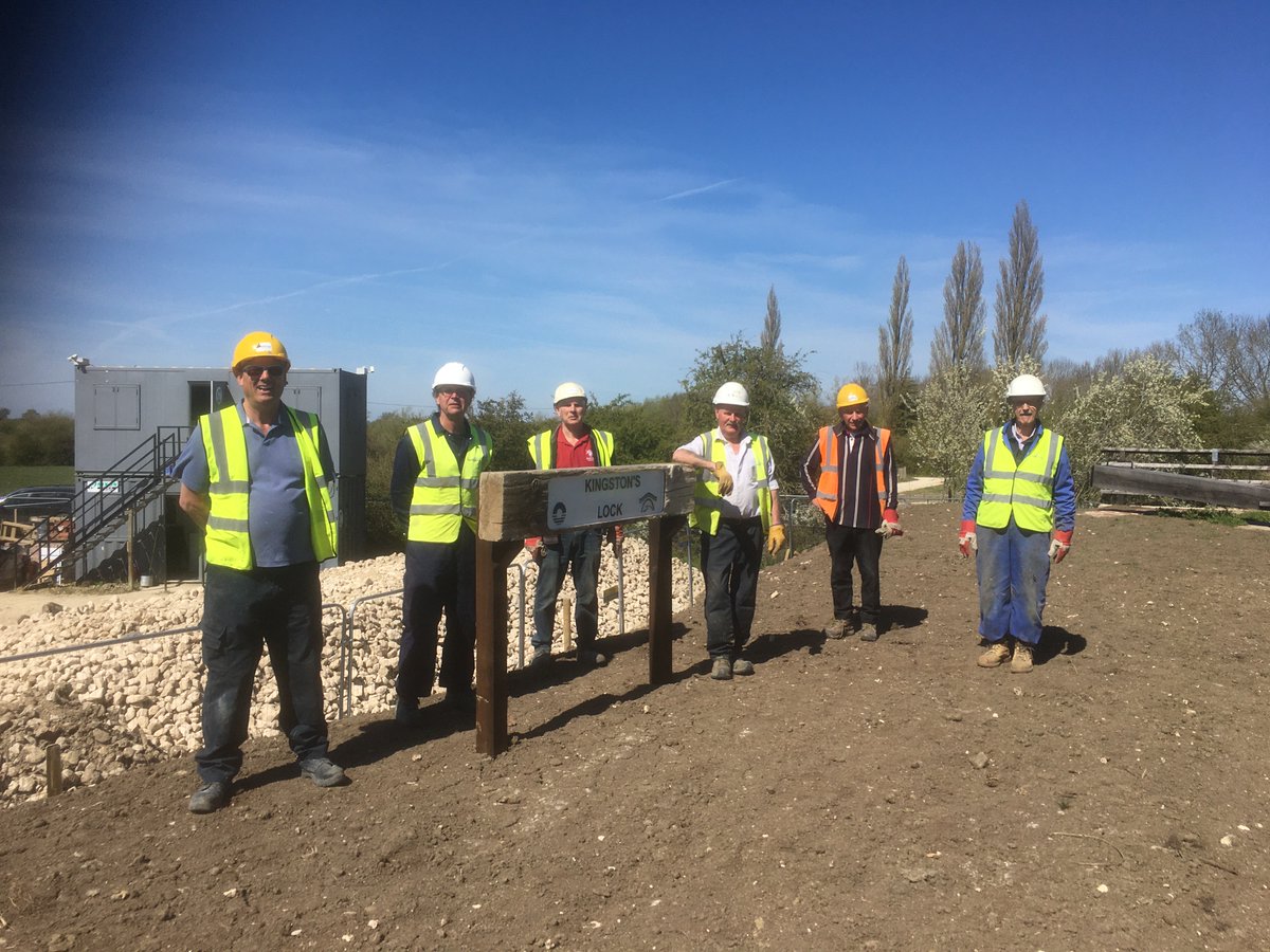 GranthamCanal's tweet photo. Last official day at #Lock14 for the Friday Team.  

Fencing has been removed and these happy people some of the first to use the towpath again after three years of closure while the lock was rebuilt🙂
@HeritageFundUK https://t.co/VBNSY5fYQz