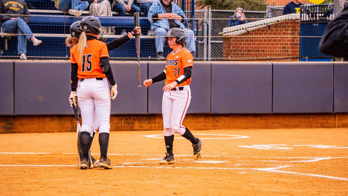 MercerUSoftball's tweet photo. Everyone loves the long ball! 🧡🖤

#ETB | #RoarTogether https://t.co/mFNWxtlnvq