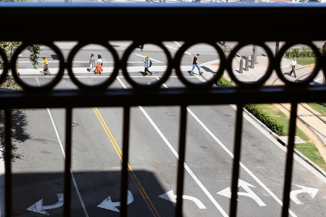 Balkon demirine bile story özelliği gelmiş