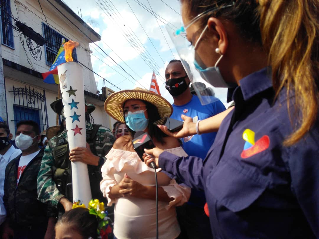 MUCNEZ's tweet photo. 🔴#AhoraEnMUCNEZ🔥

Oligarcas temblad, viva la libertad que representa este #FuegoPatrio, es el espíritu indomable de los venezolanos rumbo al bicentenario de la Batalla de Carabobo🇻🇪

#PrevenirParaVivir
#ReencuentroMadreTierra https://t.co/2sES3NRgru