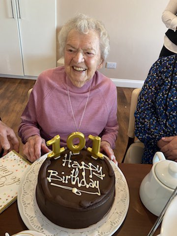 andreaustin1's tweet photo. There ain’t no Party like an 101st Birthday Party 💚🎂🥂🇬🇬 https://t.co/E1q186hDqx