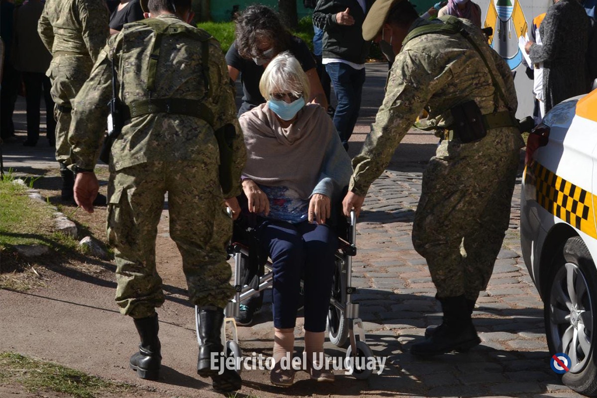 EJÉRCITO DE URUGUAY - Página 35 Ezry_whWUAI0qij?format=jpg&name=medium