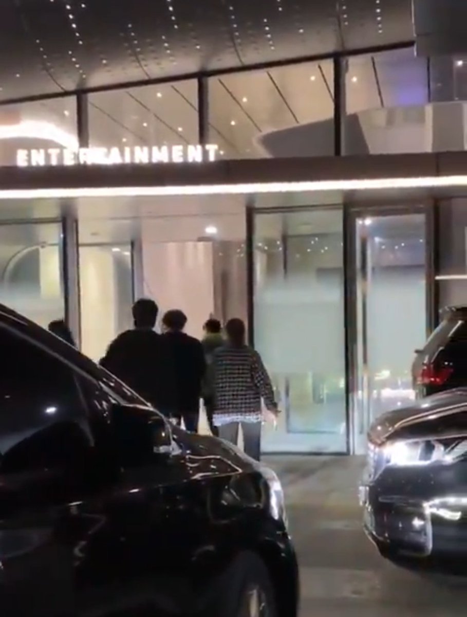 Thus, on April 12 (Sunwoo's birthday) and also April 22, Sunwoo was spotted going into YG ent which hints a ikon collab(?) so the rumours might be trueLeft pic: April 12Rifht pic: April 22