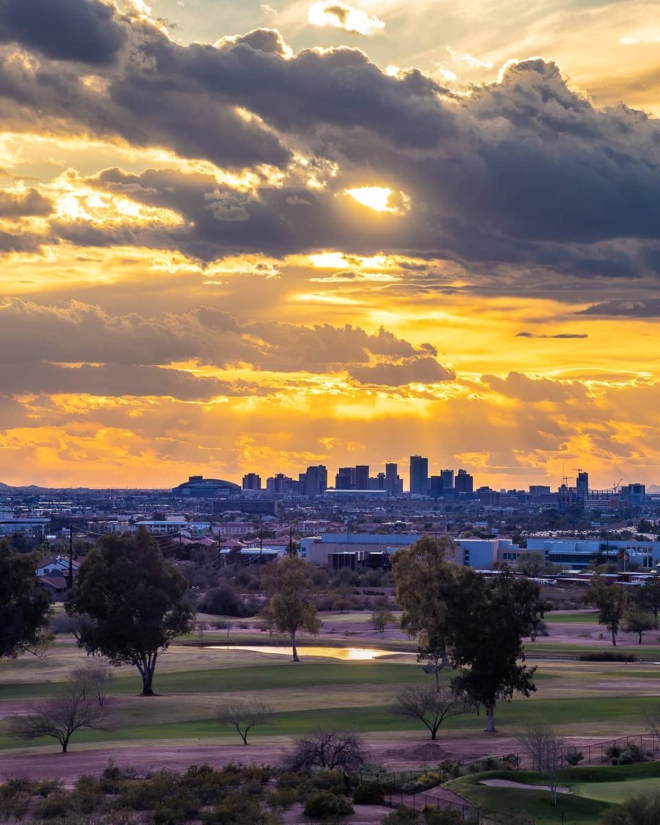 Where's your favorite place to watch the sunset and see DTPHX's stunning skyline? 😍 

@zachcooleyphoto captured downtown's glow so well! Where do you think he took this photo? 🤔
