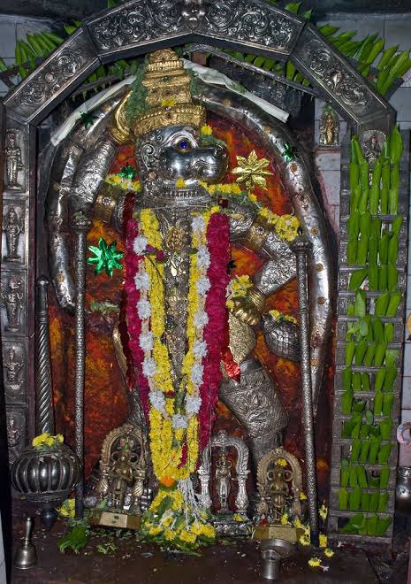 He found a hanuman murti complete on upper part but incomplete in lower part. Later a shrine was built there and even today we can see the unjoined parts in Yalguresh murti. There is a belief that Yalguresh can tell whether one will succeed in his task or not.  @GunduHuDuGa