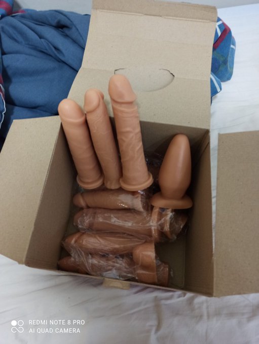 Its finally friday!
And my NEW TOYS arrived!

Maybe I can DP some of these dildos... Who knows

#dildos