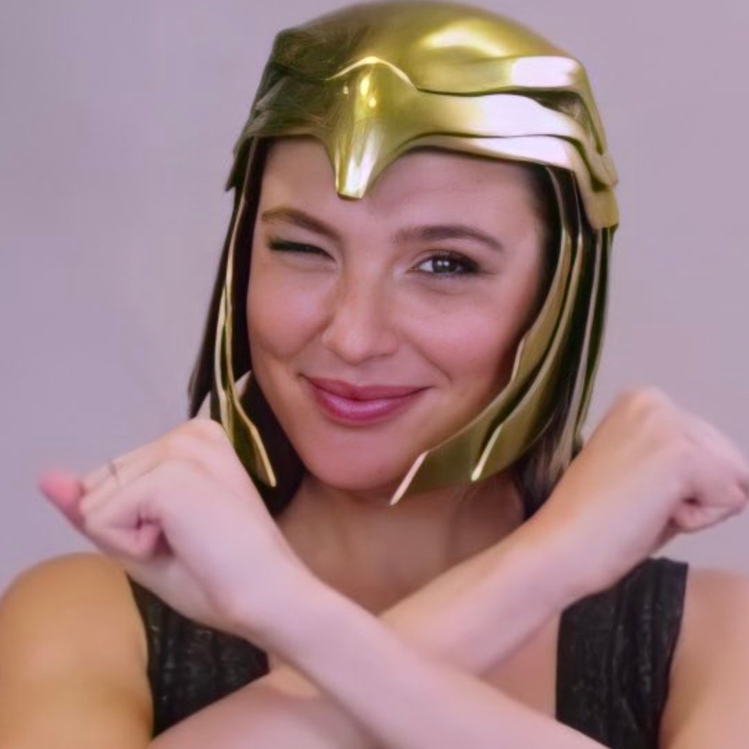 I love how Gal Gadot is cute and sexy at the same time!