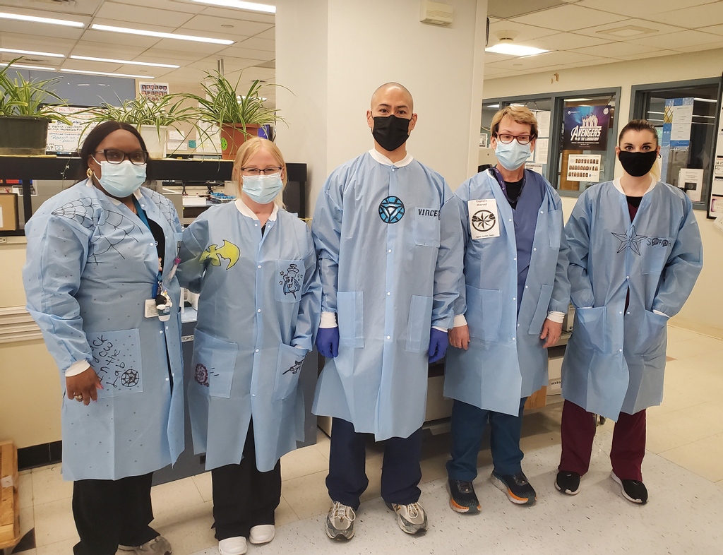 SaintFrancisHC's tweet image. Avengers … Assemble!

Saint Francis laboratory services ended its #LabWeek celebration with an #Avengers themed lab coat decorating contest. #ASCPLabWeek21 #Labvengers