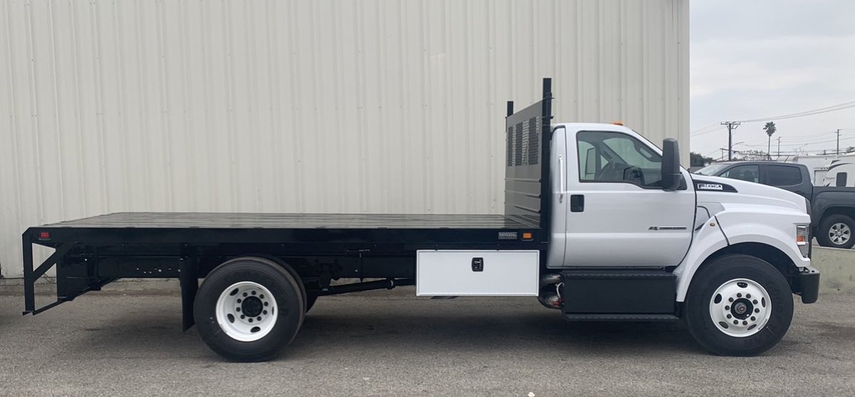 utbwilcox's tweet photo. @Knapheide1848 Flatbed and tool boxes https://t.co/5PwSW467pI