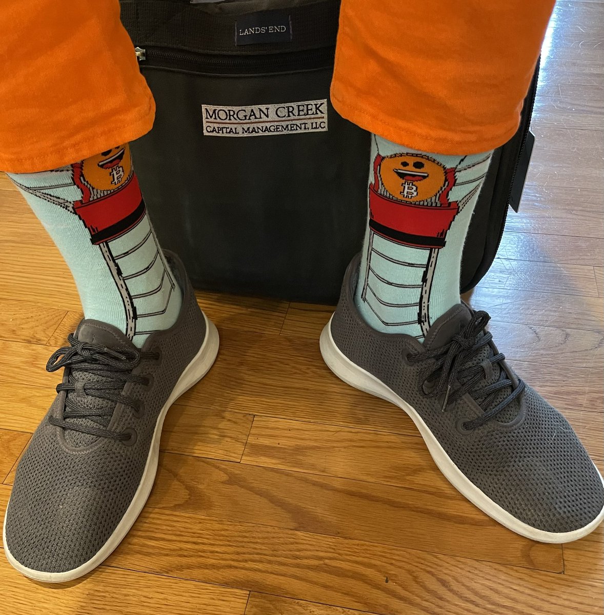 MarkYusko's tweet photo. Happy #BitcoinFriday All!
Yep, been rough week watching over-leveraged speculators get flushed and having to listen to #Bithaters decry end of #Bitcoin (again...)
Bull Market Orange Pants still in play, but broke out Roller Coaster #Sockgame to acknowledge Vol
#BuyWhatIsOnSale https://t.co/WWRFxJ2jdG