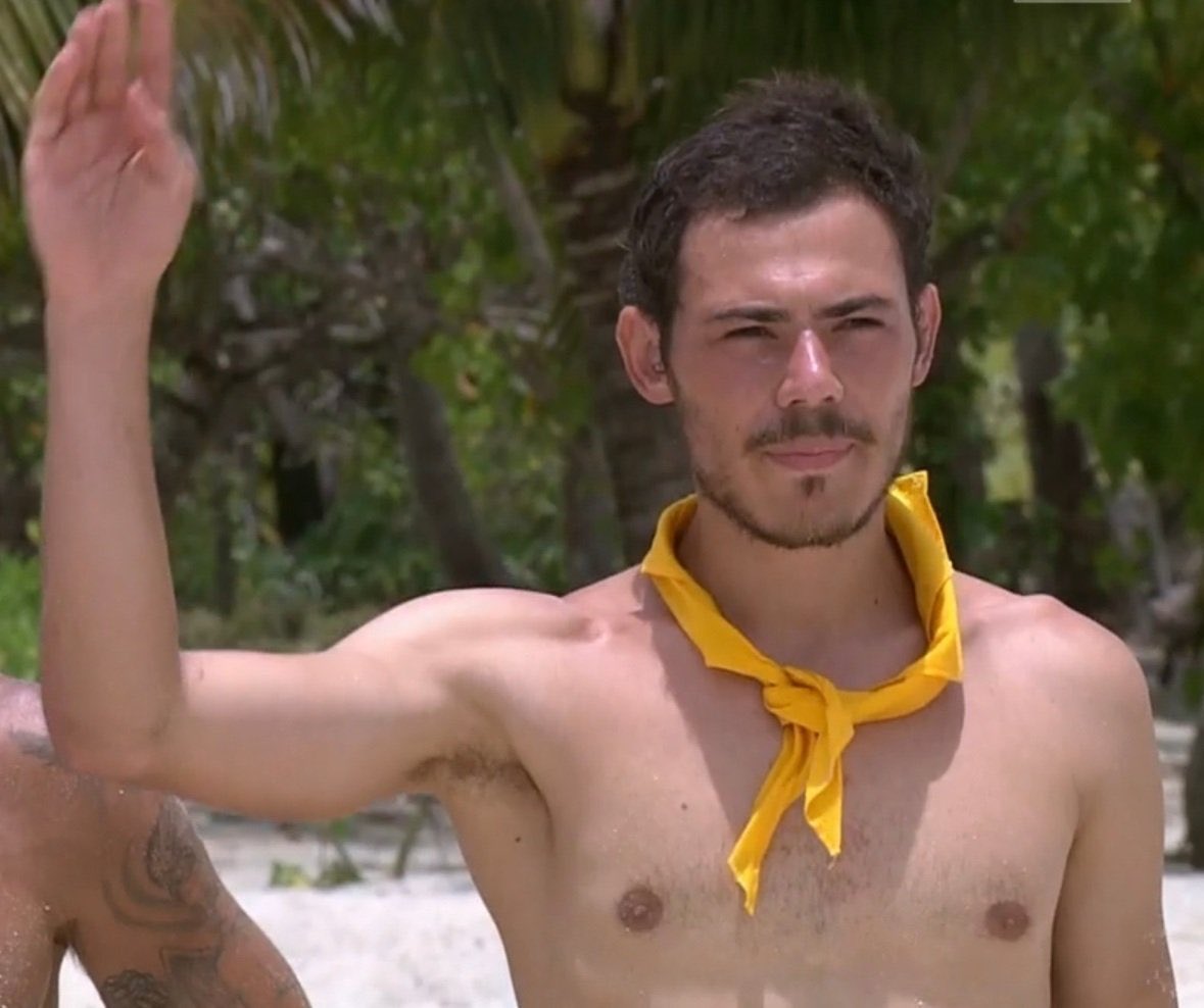 kl_sensei's tweet photo. Qui a mis une grosse douille aux jaunes ? #KohLanta https://t.co/kzZ70JefNn