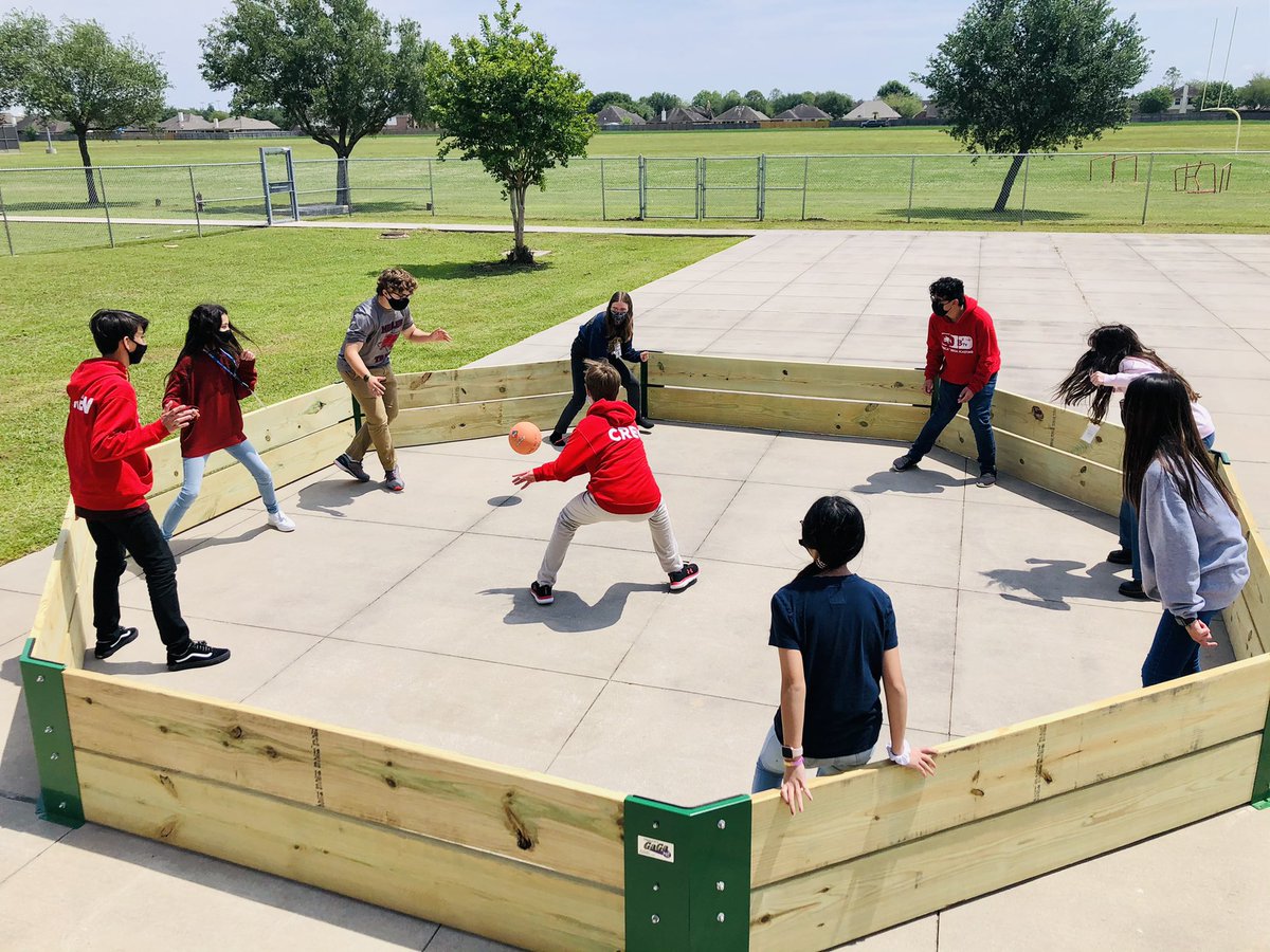 BerryMiller_JH's tweet image. #GagaBall has come to Bobcat Country! A #game that combines #dodging, striking, running &amp;amp; #jumping. Thank you #StudentCouncil for purchasing such a #fun way for Bobcats to enjoy being #outside. ❤️💙🐾😺 #BFND #WhatTheBestDoBetter #WeArePearlandISD