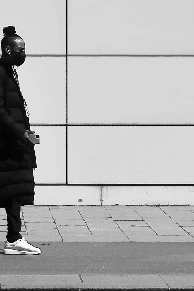 Entering into the frame #streetphotography #street #blackandwhite #Paris #pascalcolin #canon #50mm