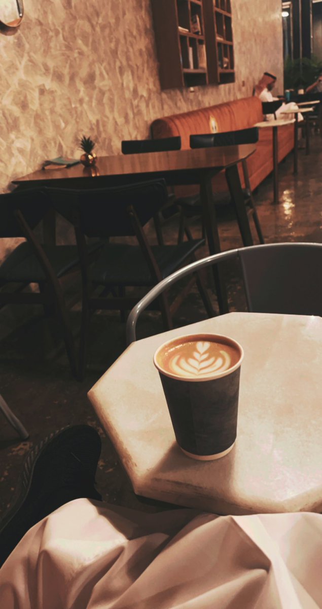 من عروق " المحبه " يوم قهويّته
سكب من حر فنجاله على صدري