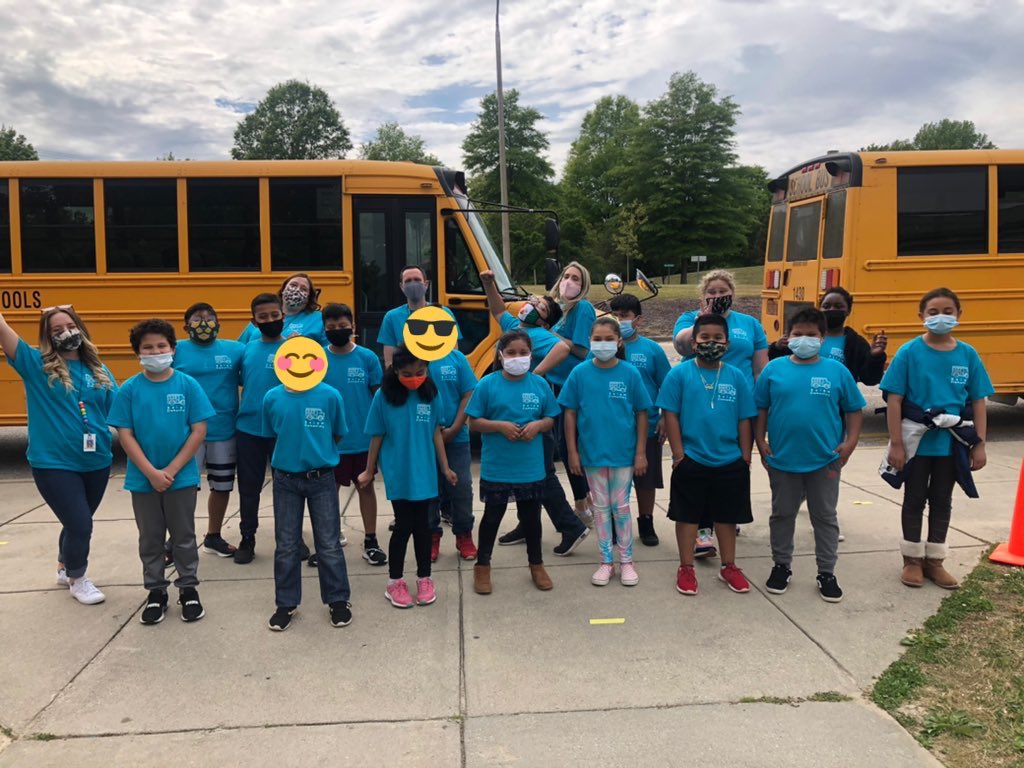 Salem bus leaders showing off their leadership skills in their new shirts 💙🚌 <a href="/SalemElementary/">Salem Elementary</a>