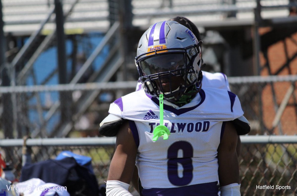 jiggymanxay's tweet photo. 💙🤍 @chowanfootball @CoachRhodes_CU @TallwoodFball https://t.co/juC8di9xGP