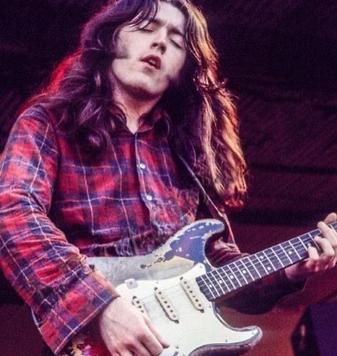 Rory Gallagher "Bad Penny" youtu.be/eGlAkiCN4-M via <a href="/YouTube/">YouTube</a>

Some stormy nights, your memory haunts me, 
You won't go away. 

Well, like a bad penny you have turned up in the change, 
Try to fit into the picture, you can't get inside the frame.